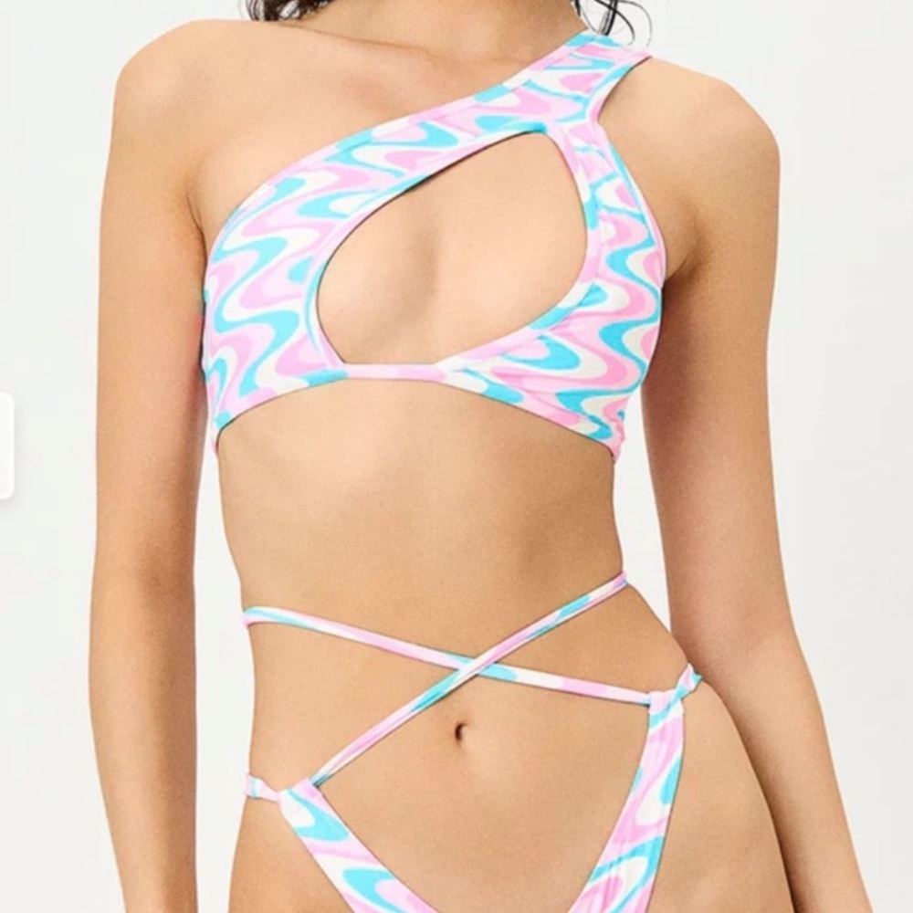 Frankie’s Bikinis Top